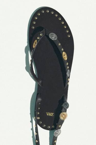 لینک صندل از برند هاي مختلف 
ZARA
https://www.zara.com/tr/en/woman-sho…